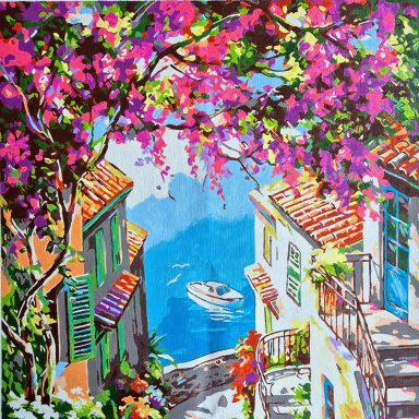 Vista de casas coloridas junto al mar, con flores brillantes y un bote en la distancia.